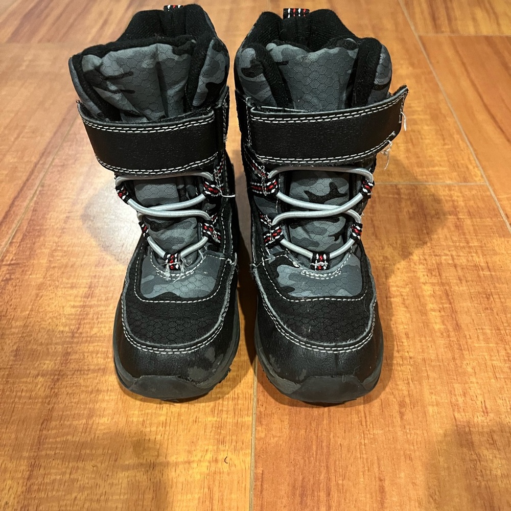 Snow boots